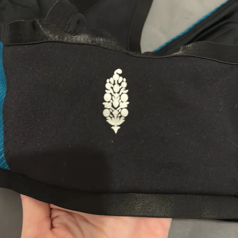 FREE PEOPLE FP Movement Ticket Paradise Sports Bra Top Black/Blue Peacock XS NWT - Image 9