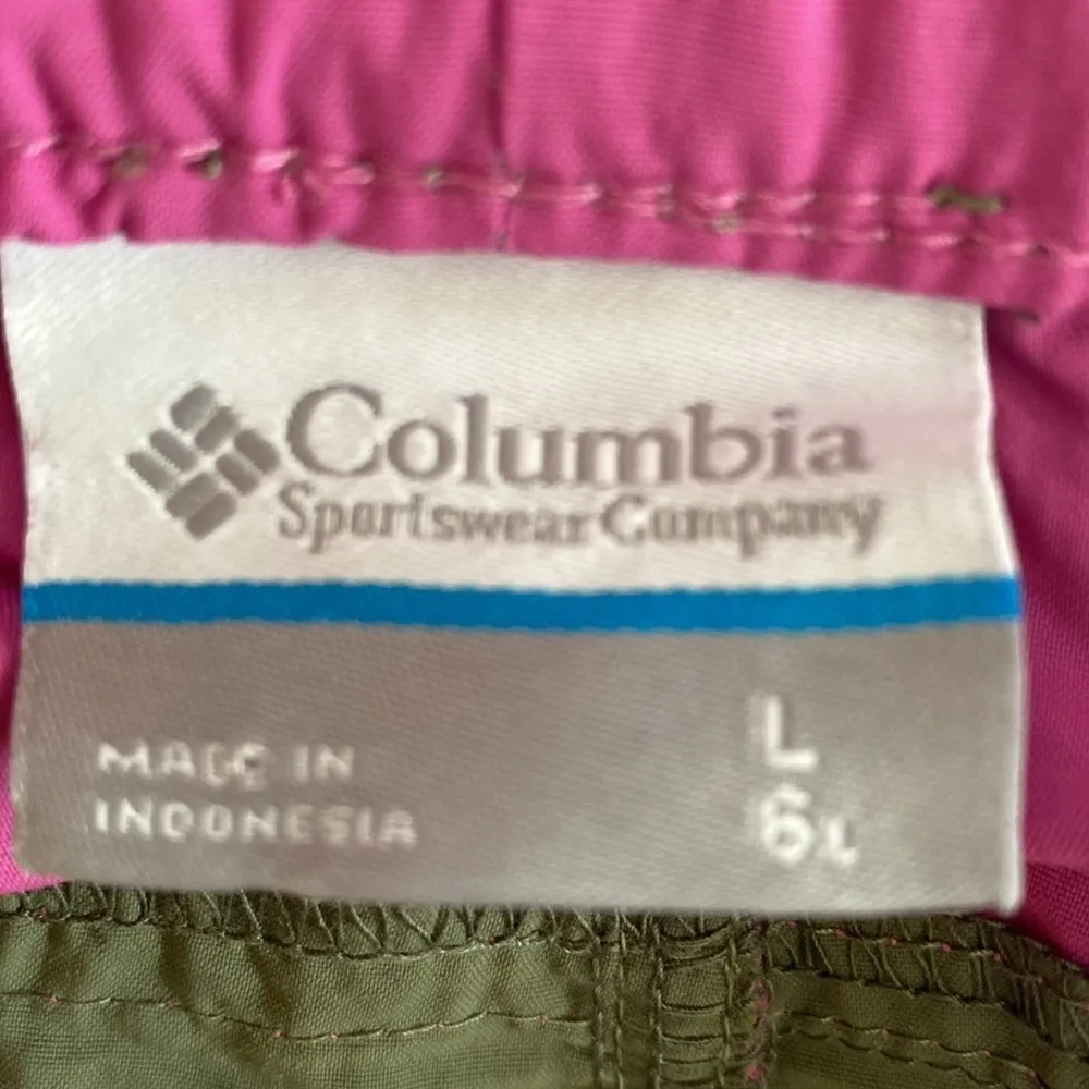 Columbia Omni block color olive & pink shorts size large - Image 7