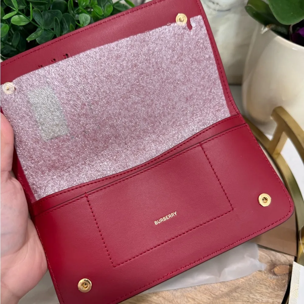 BURBERRY red pebbled leather wallet💜 - Image 8
