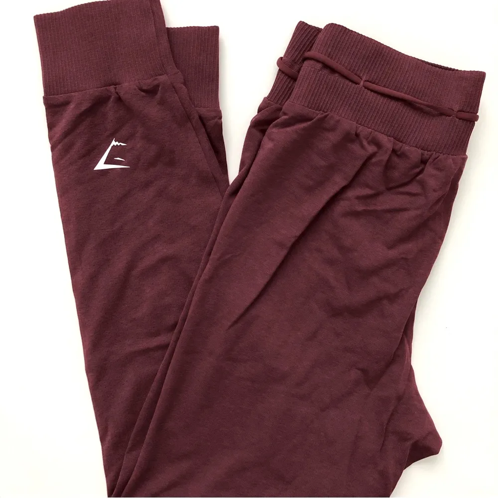 Gymshark Vital Seamless 2.0 Joggers & Strap Feature Sports Bra Set - Image 12