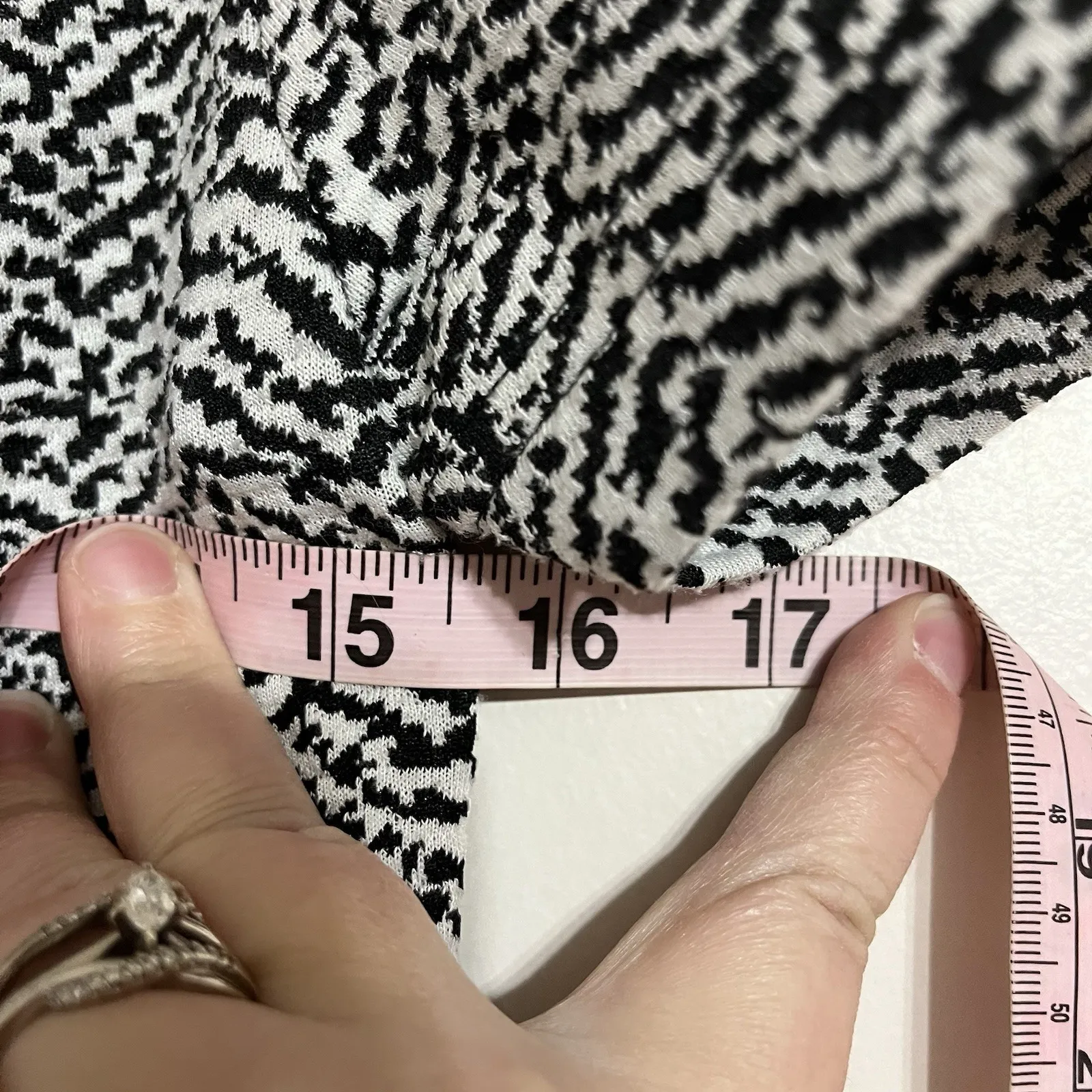 Adrianna Papell Bodycon Short Sleeve Midi Dress Black & White Pattern Size 6 - Image 4