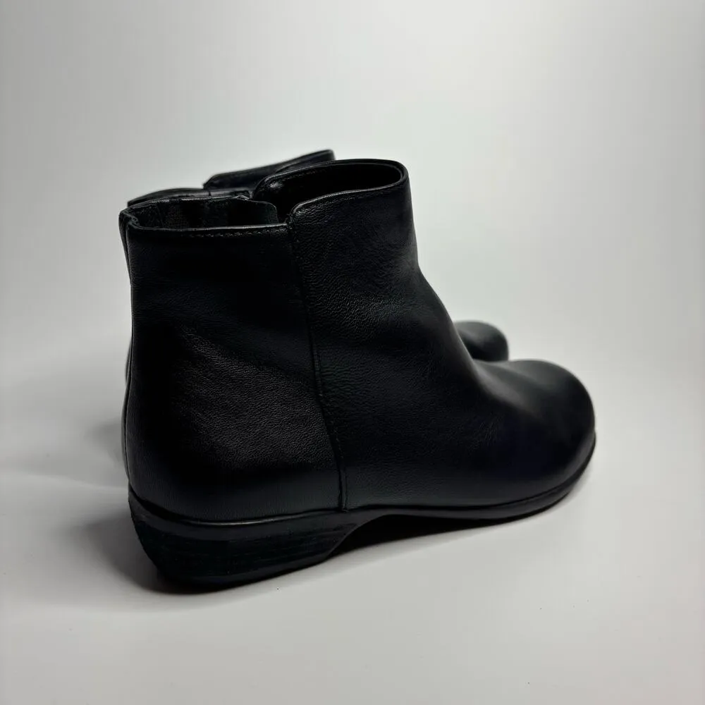 Walking Cradles Ezra Booties in Black Leather (Wide) Size 6 - Image 3
