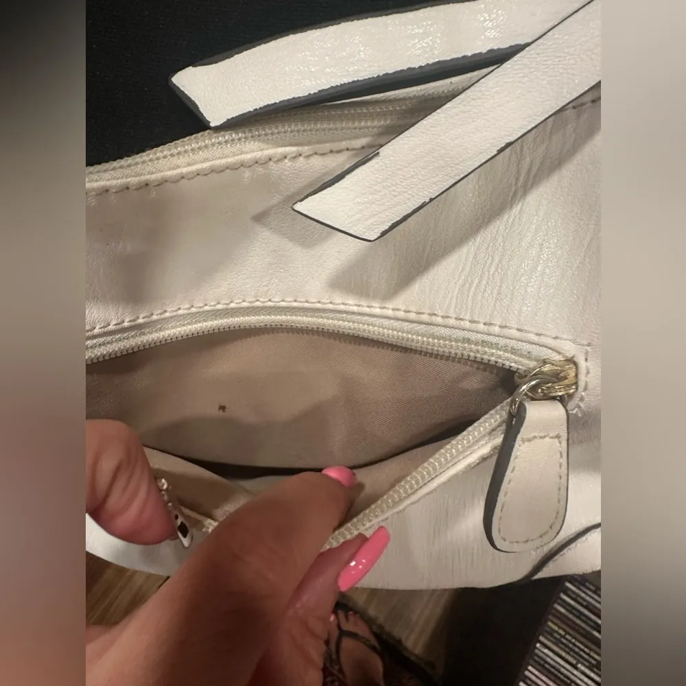 Nicole Miller White Handbag with Side Studs Medium EUC - Image 4