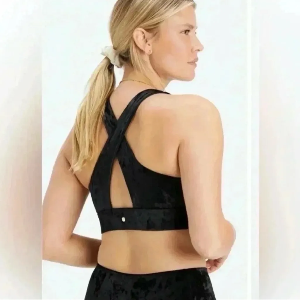 Fabletics Oasis Twist Medium Impact Sports Bra Black Velour Small - Image 2