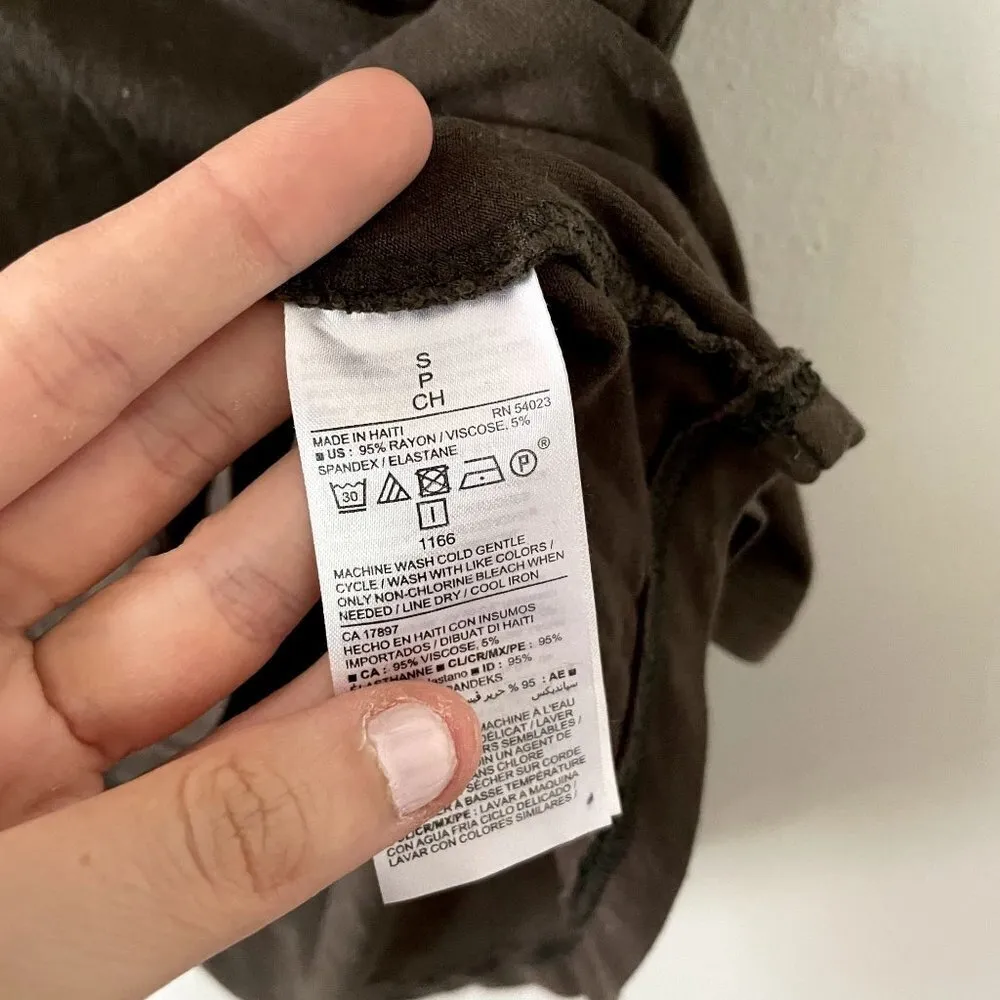 Old Navy luxe short sleeved olive colored v-neck t-shirt summer lightweight - Image 4