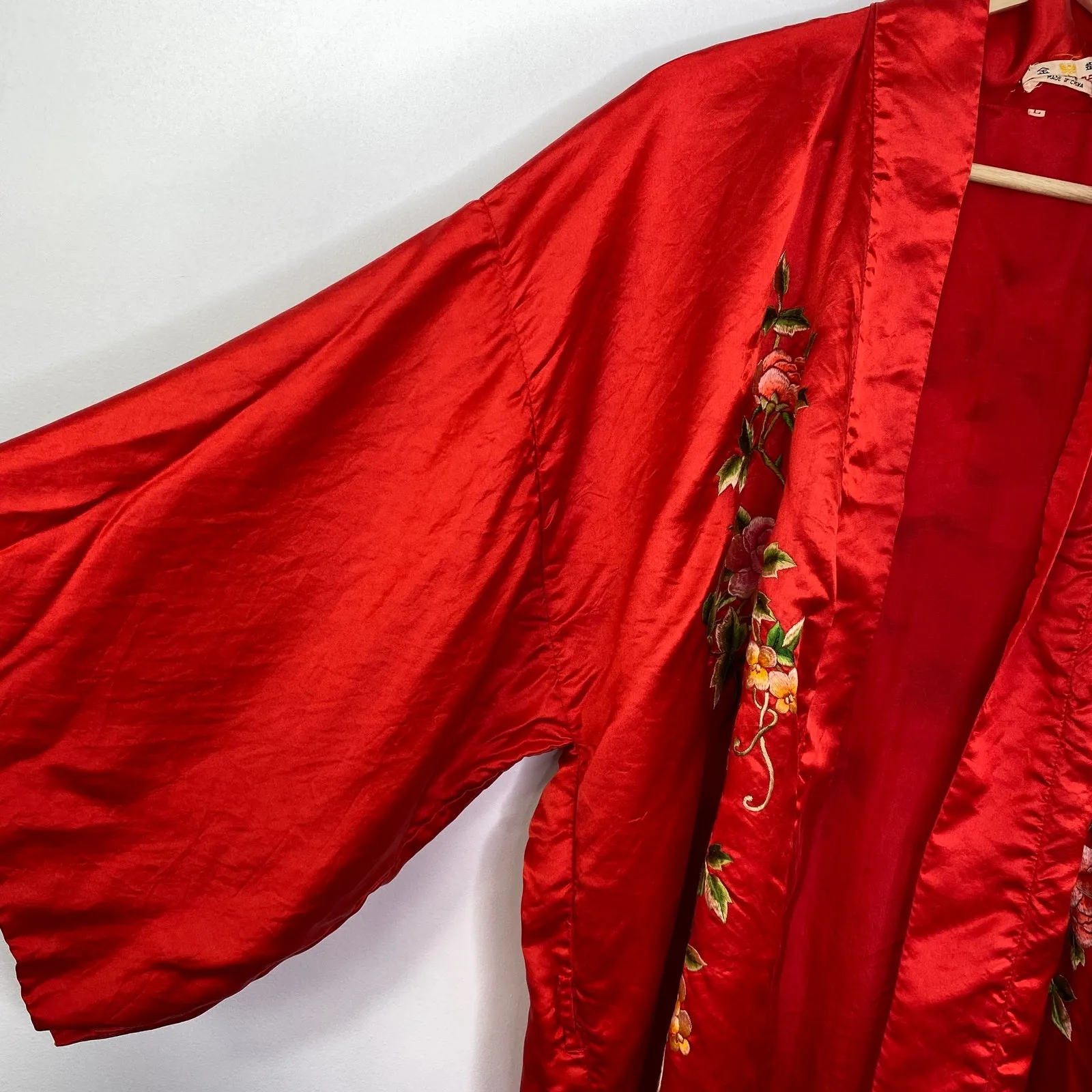Golden Bee Vintage Hand Embroidered Asian Floral Silk Kimono Robe Red Size L Size L - Image 4