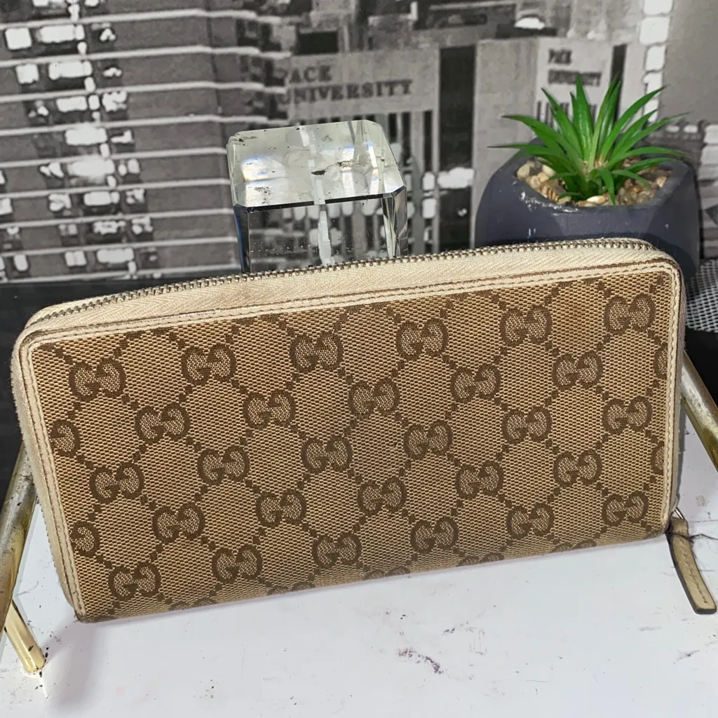 Authentic Gucci Sherry Line Zippy Wallet - Image 6