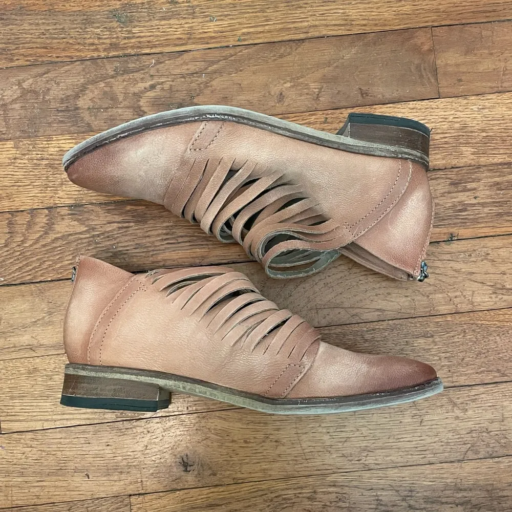 Free People Lost Valley Strappy Italian Leather Ankle Boot in Tan Sz 38/7.5 - Image 2