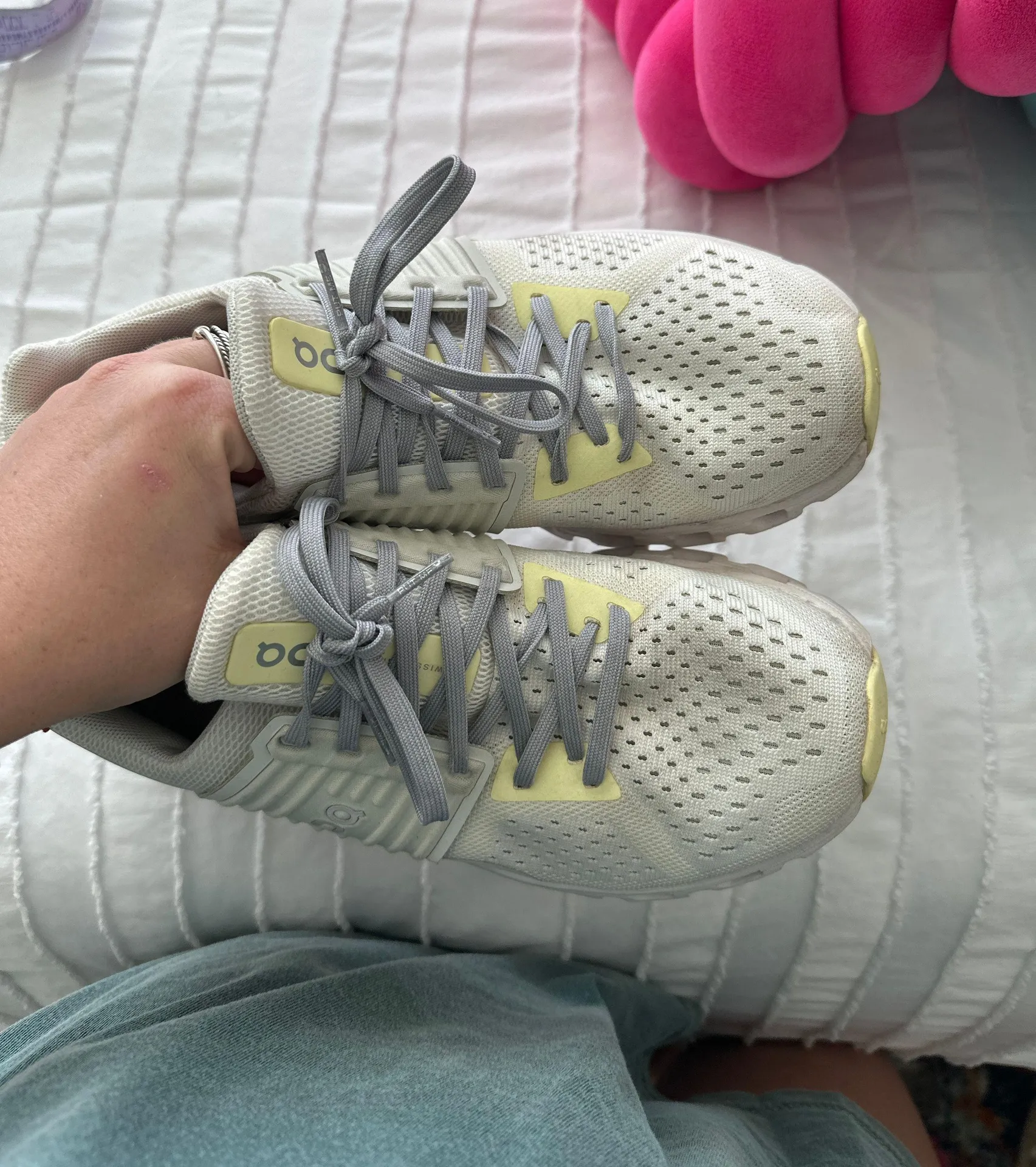 On Cloud  Running Shoes - Image 4