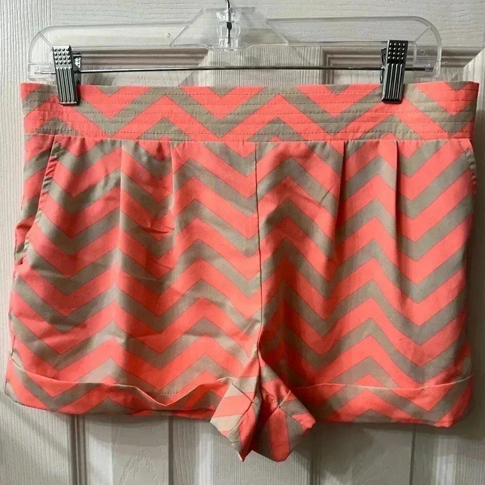 Women’s shorts‎ - Image 2