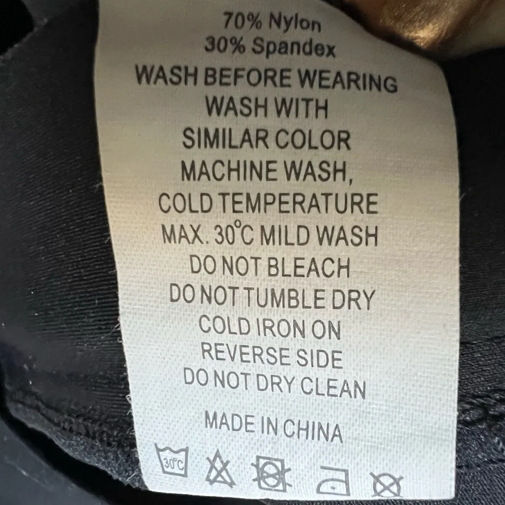 Zyia Activewear Black Zip-Front Sports Bra size Medium - Image 11