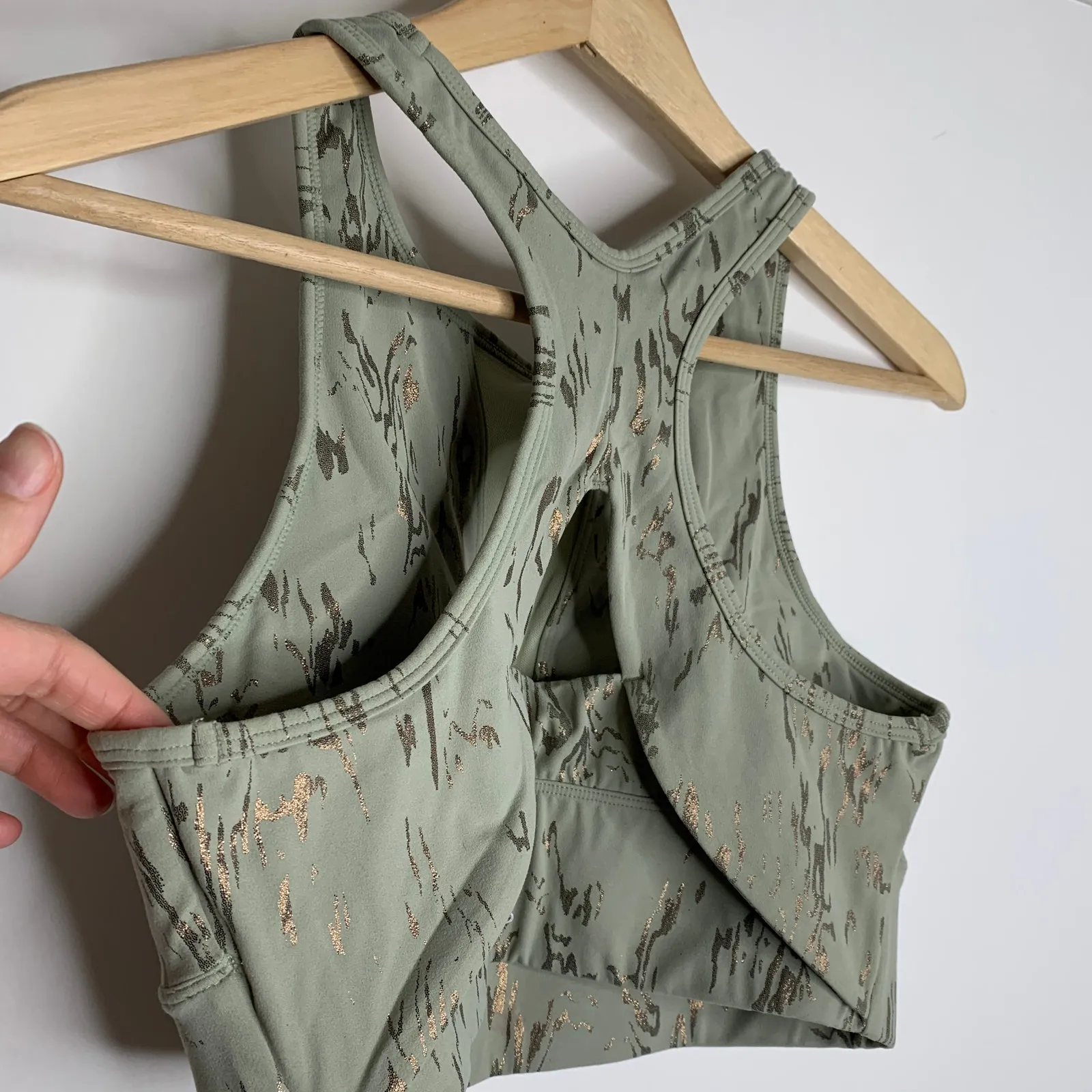 Sweaty Betty x Halle Berry Athena Sport Bra in Green Cambium Small - Image 12