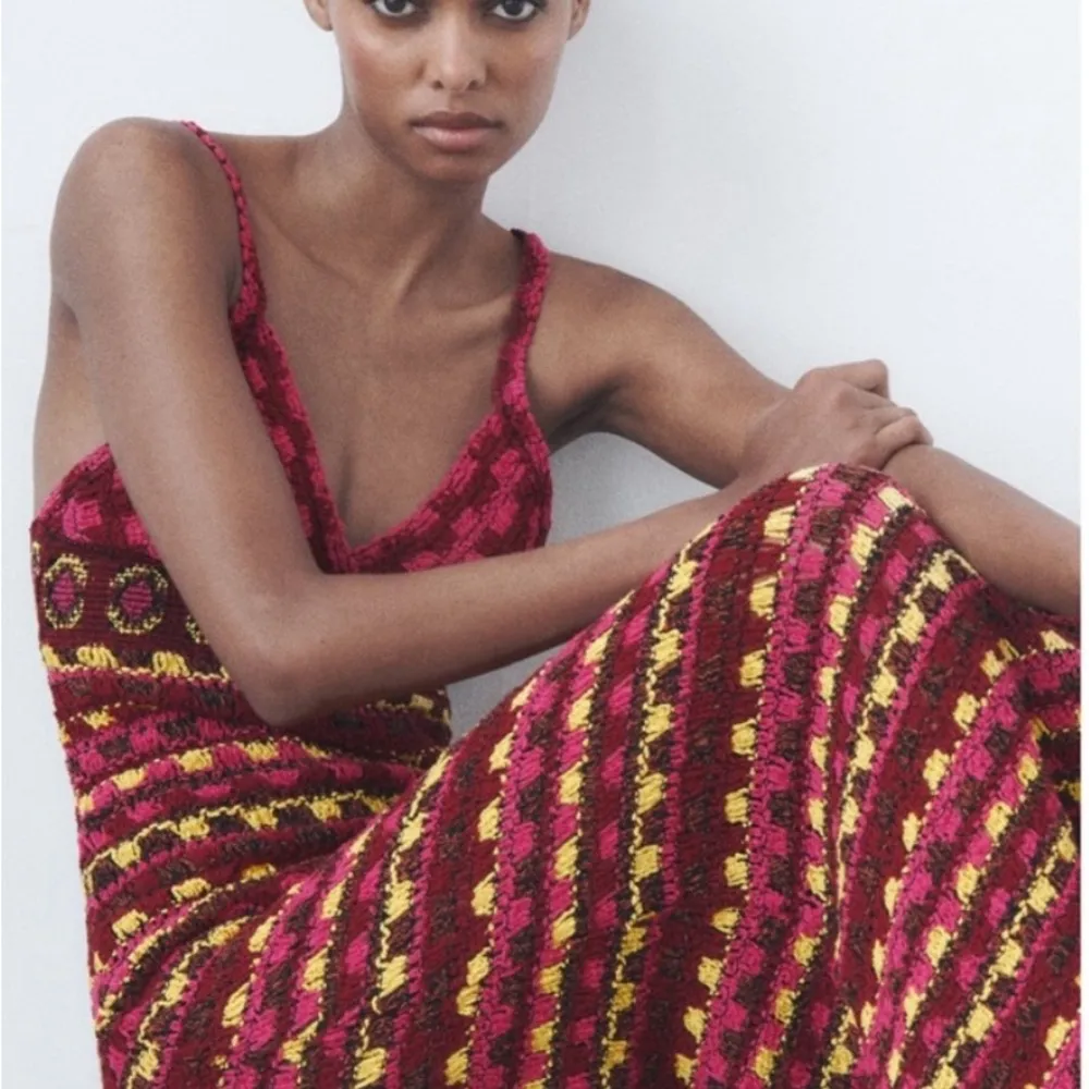 ZARA*RARE*BLOGGER FAVE Knit V Neck Dress Size S - Image 3