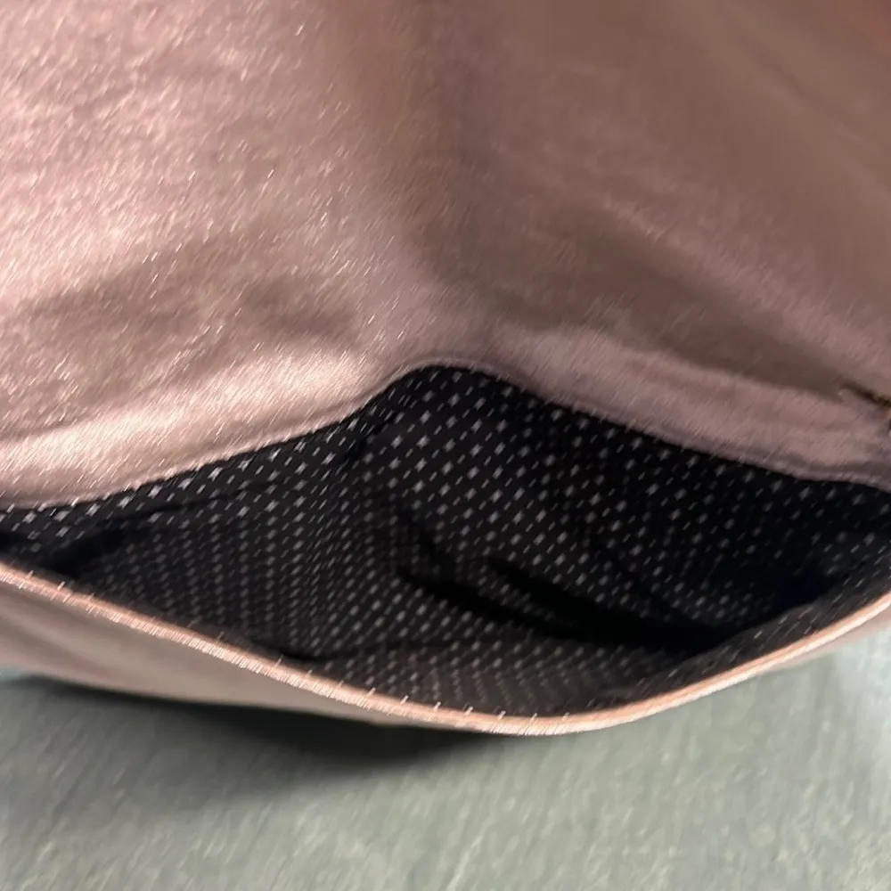 Urban Expressions Tallulah Floral Embroidered Velvet Purse - Image 5