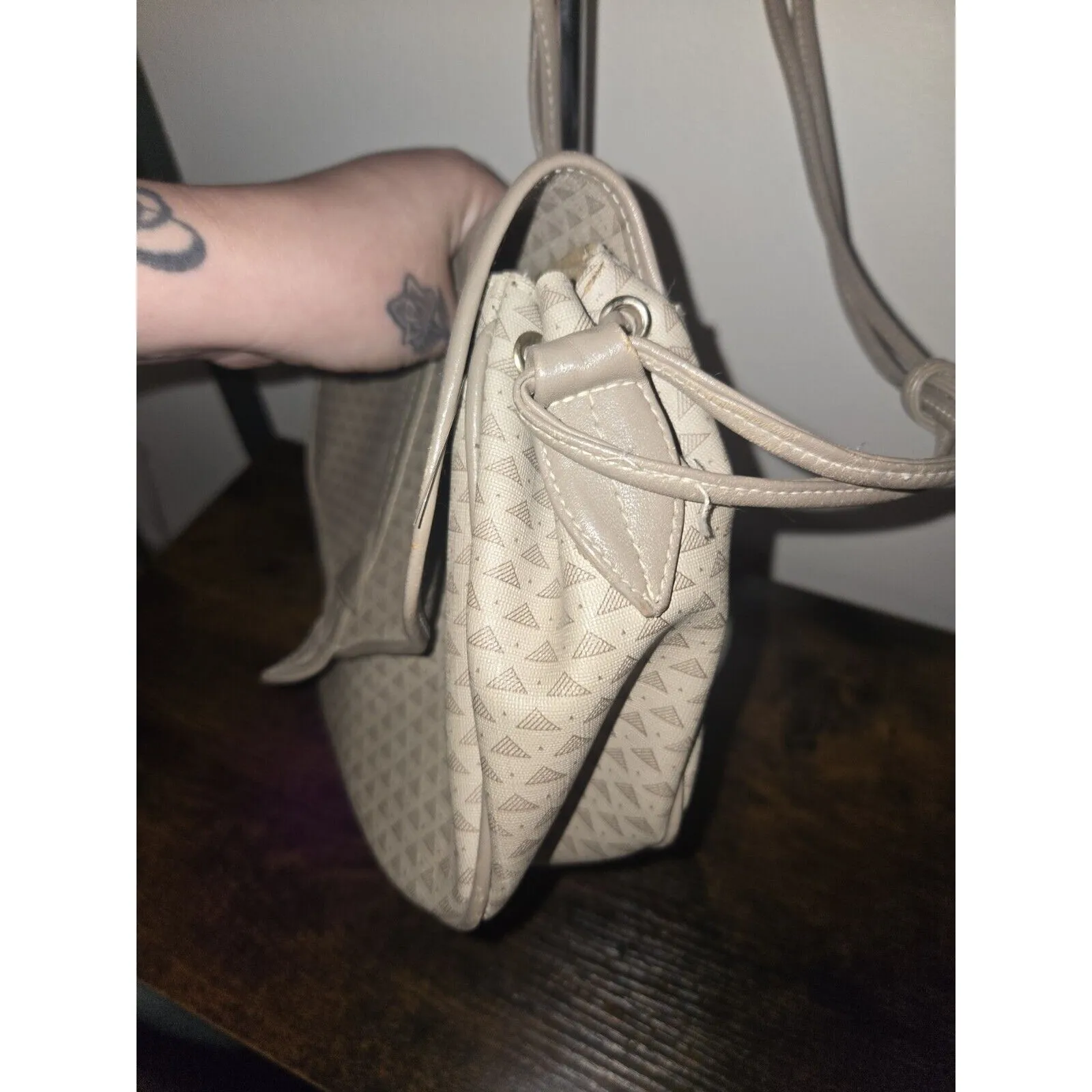 Vintage Liz Claiborne Taupe Signature Pyramid Triangle Crescent‎ Shape Crossbody - Image 14