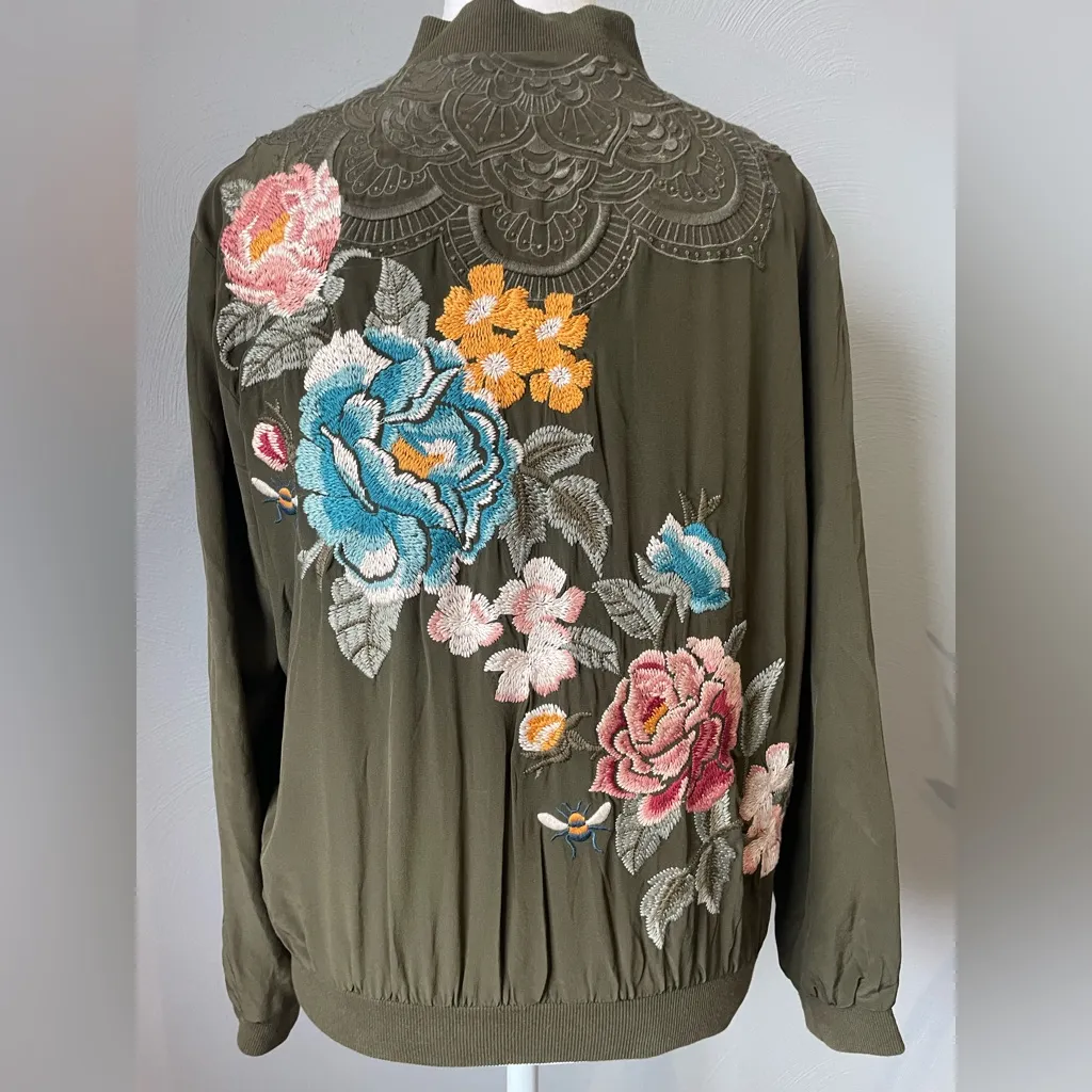 Johnny Was 100% Silk Alice Flower Embroidery Green Floral Bomber Jacket Boho - Image 6