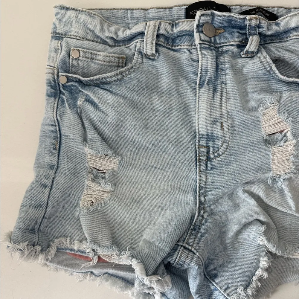 Kendall & Kylie The ICON Light Wash High Rise Denim Jean Shorts Distressed 5/27 - Image 3
