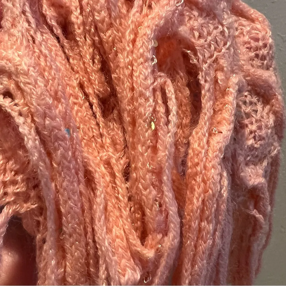 INFINITY SCARF chunky knit peachy orange fringe like new condition tiny sequins - Image 7