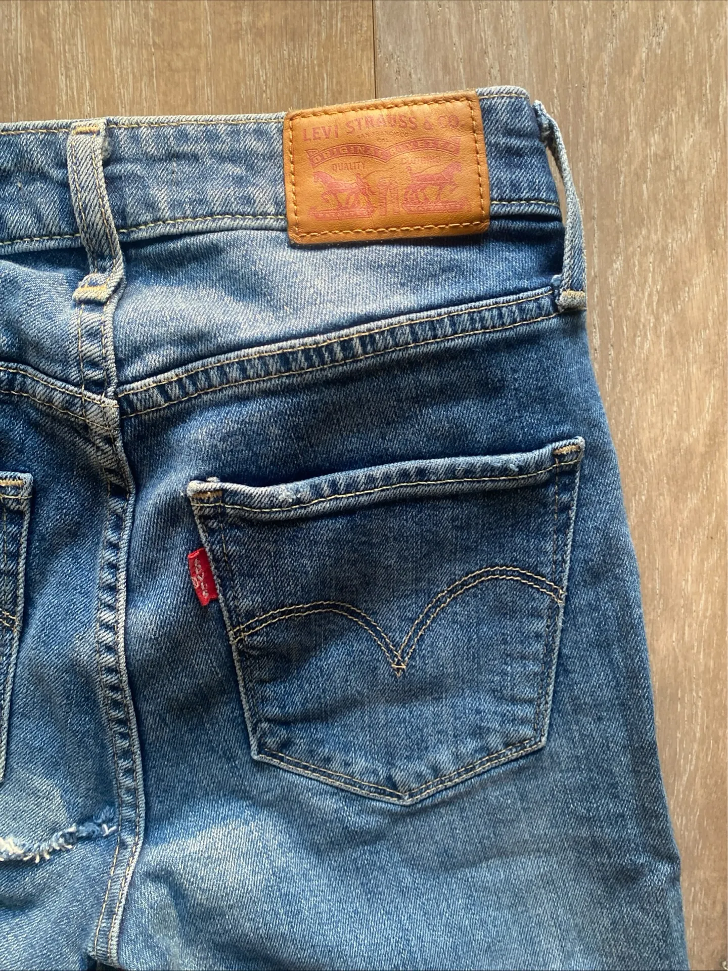 Levi’s 721 High Rise Skinny Destroyed Distressed Butt Slit Rip Denim Jeans 24  - Image 4