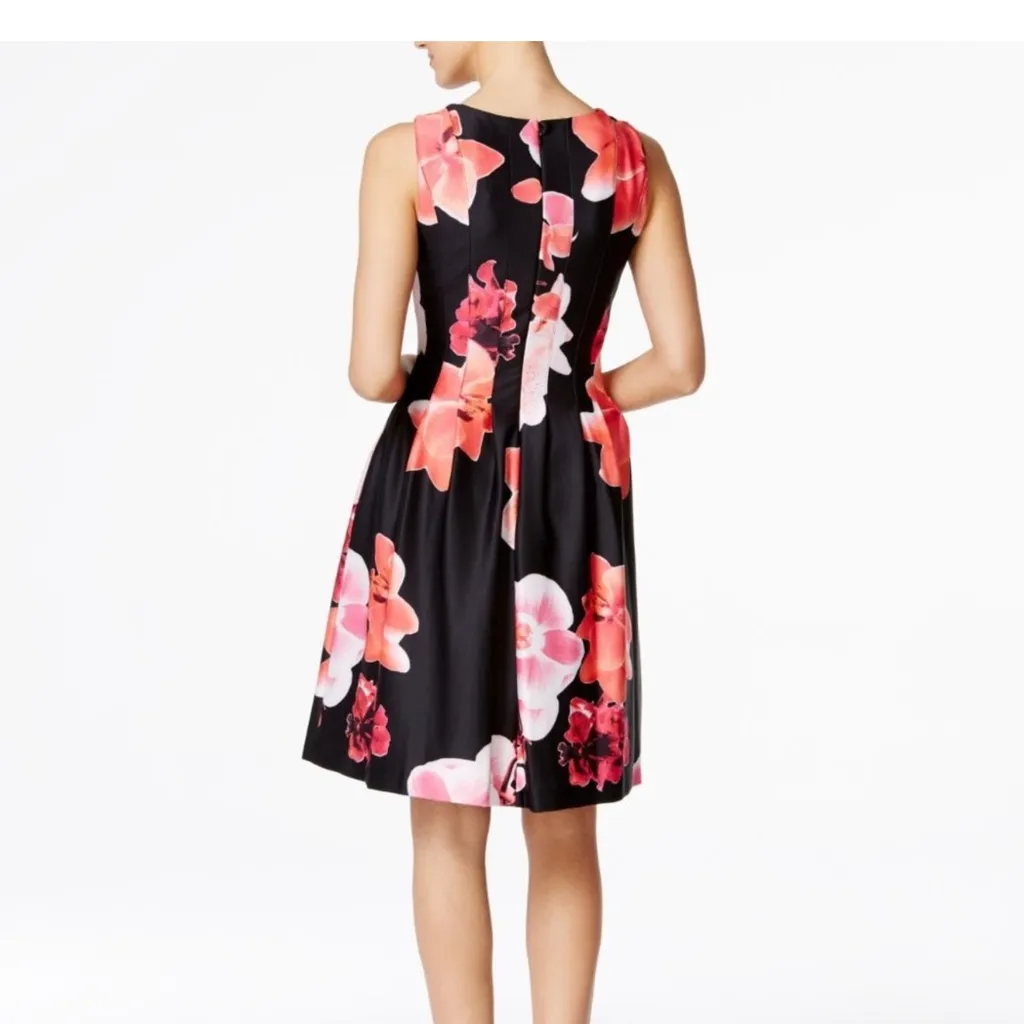 Calvin Klein Fit-n-Flare Scuba dress. Size 4 petite - Image 4