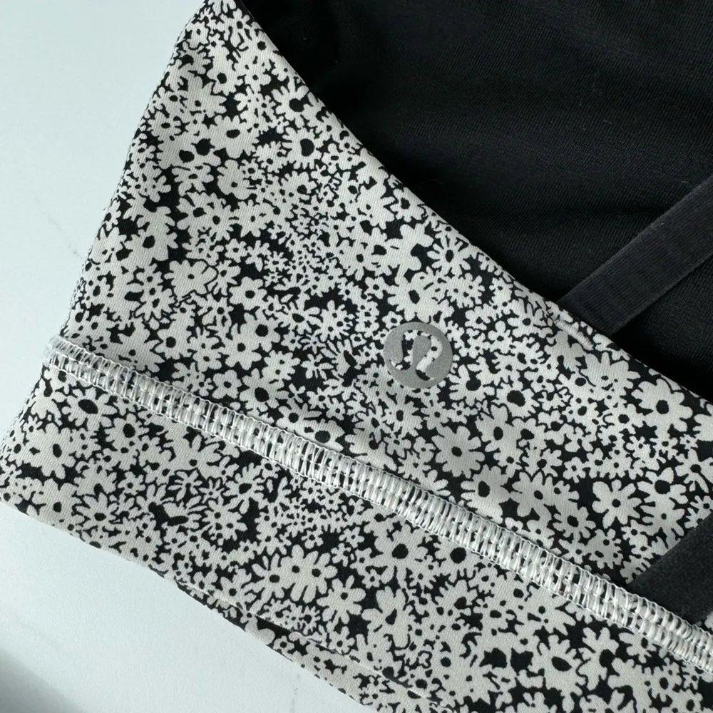 Lululemon Energy Bra Sz 6 Ditsy Daisy Black White Luxtreme - Image 13