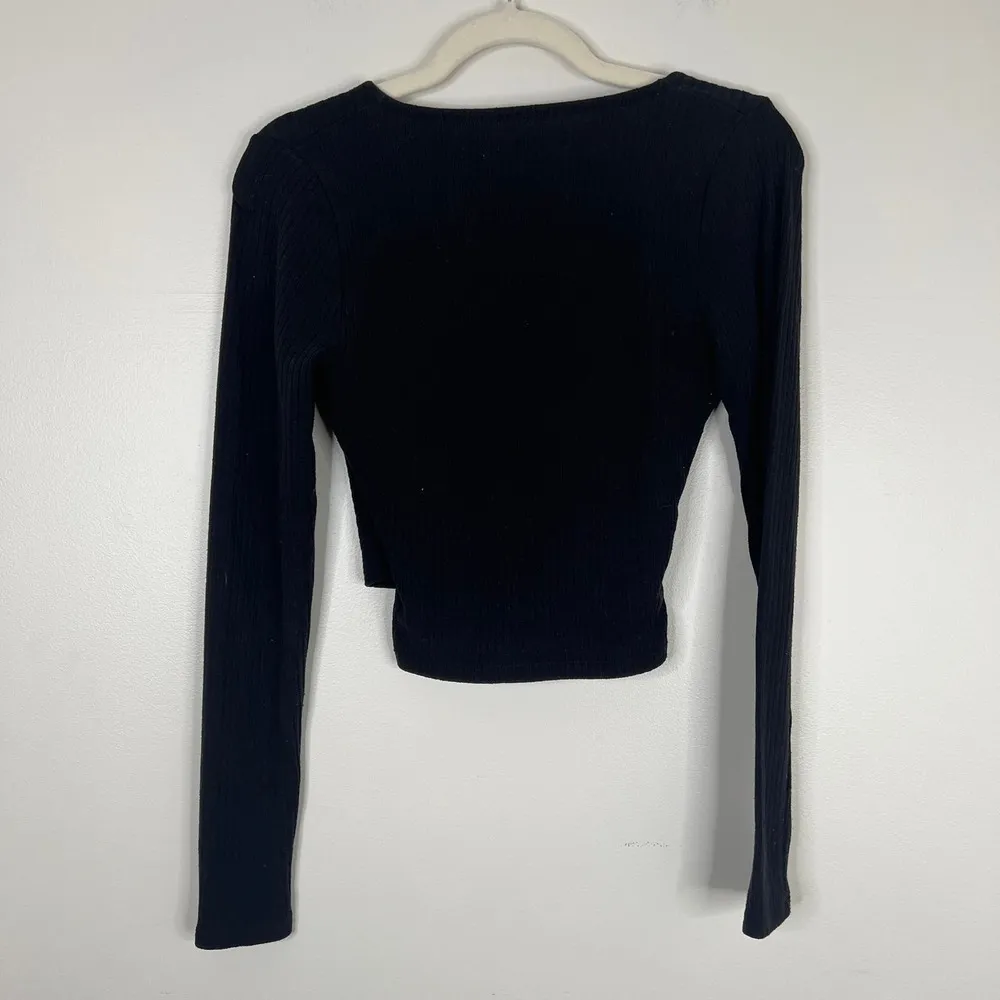 Abercrombie & Fitch Ribbed Knit Criss Cross Surplice Front Cropped Long Sleeve - Image 8