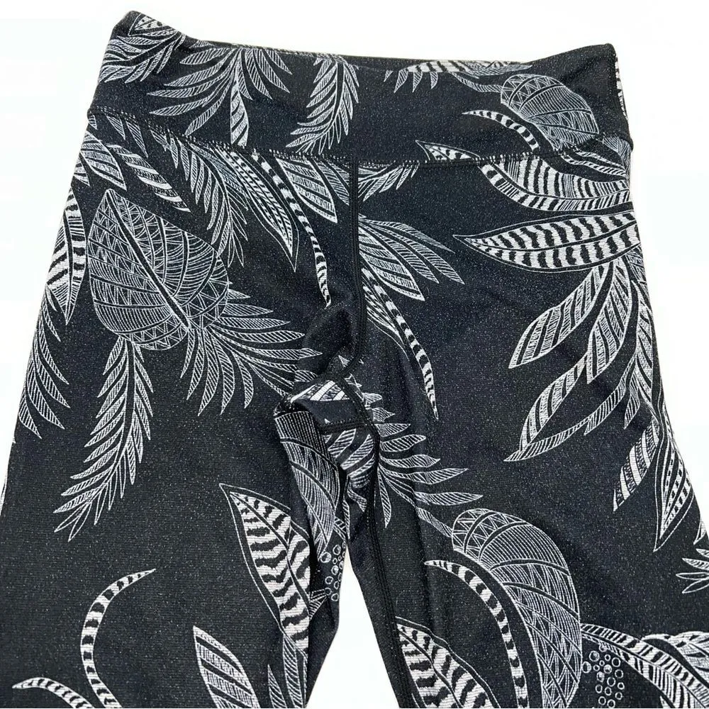 JoyLab Women's Floral Print Cropped Leggings in Black and White Size S - Image 3