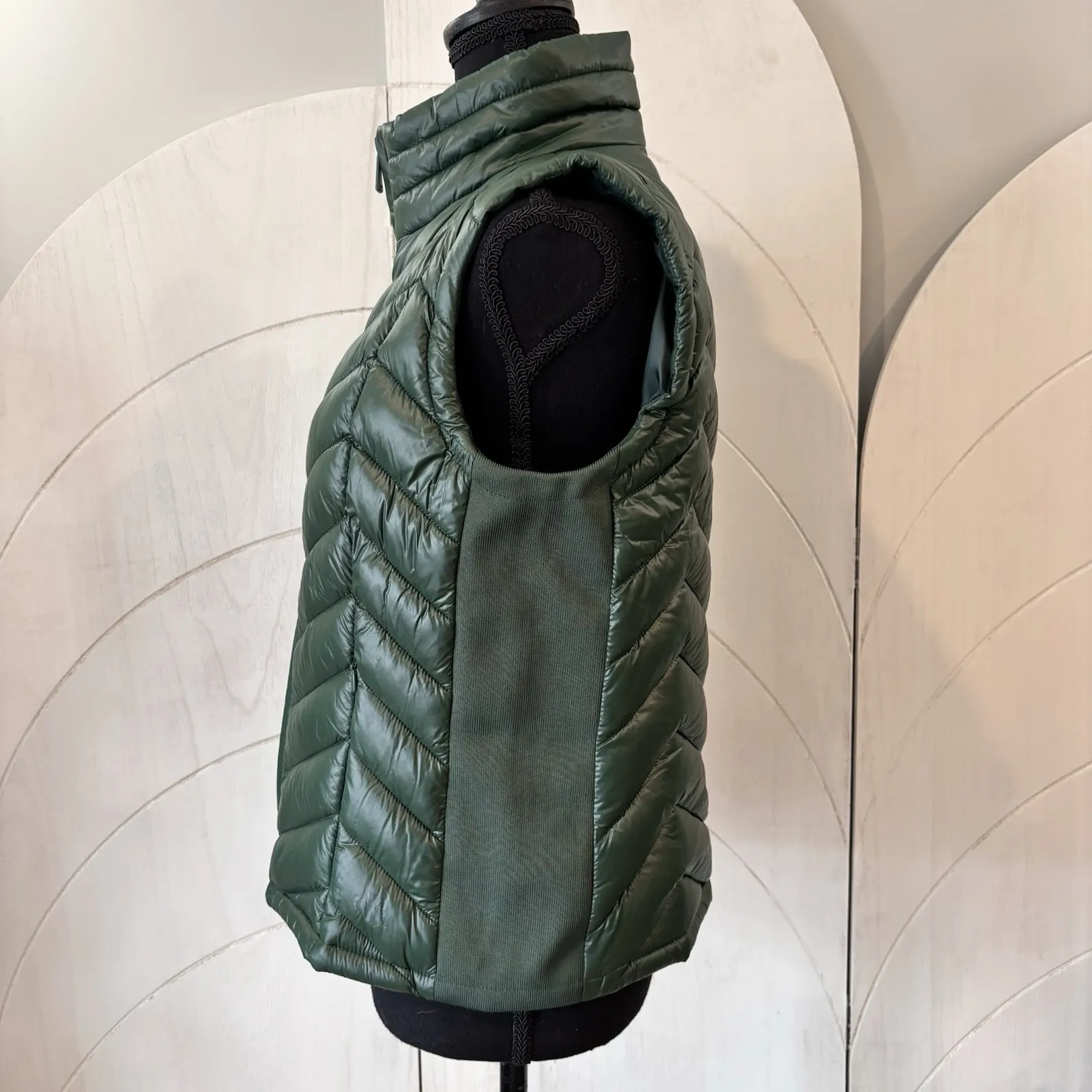 New Calvin Klein Green Quilted Vest Chevron Zip Puffer Sleeveless Size Small NWT - Image 5