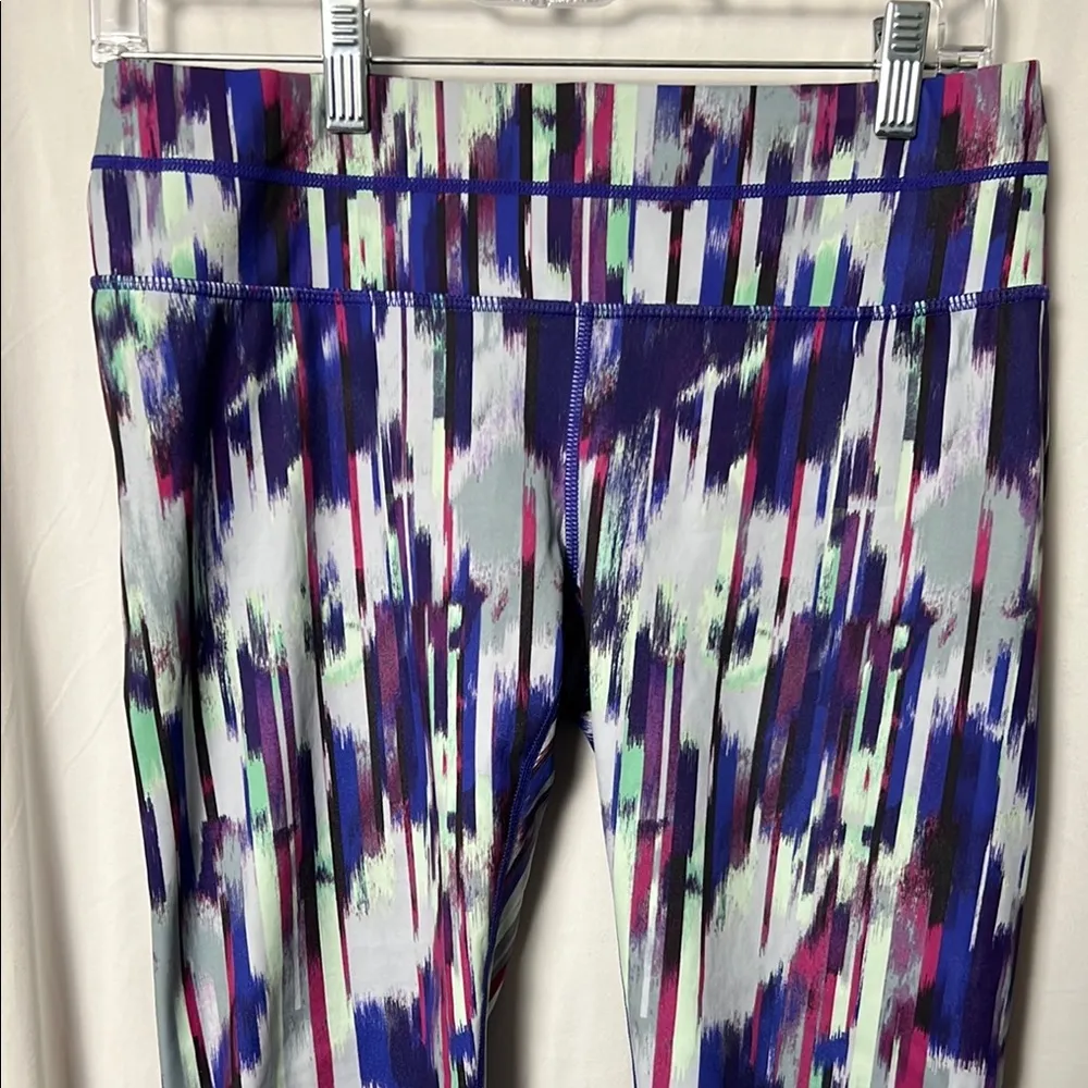 Athleta Hail Storm Sonar Capri Legging Size Medium - Image 3