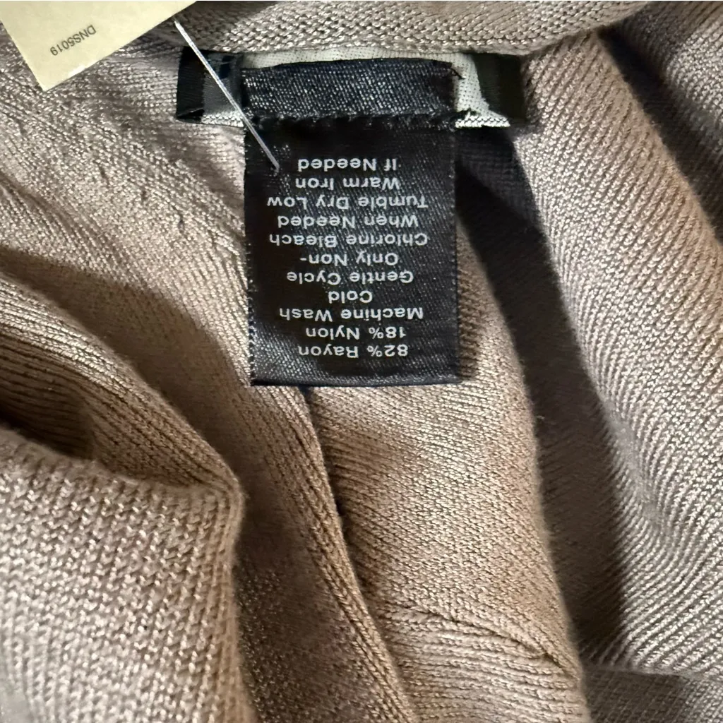 NWT Ann Taylor Crop Shrug - Image 4