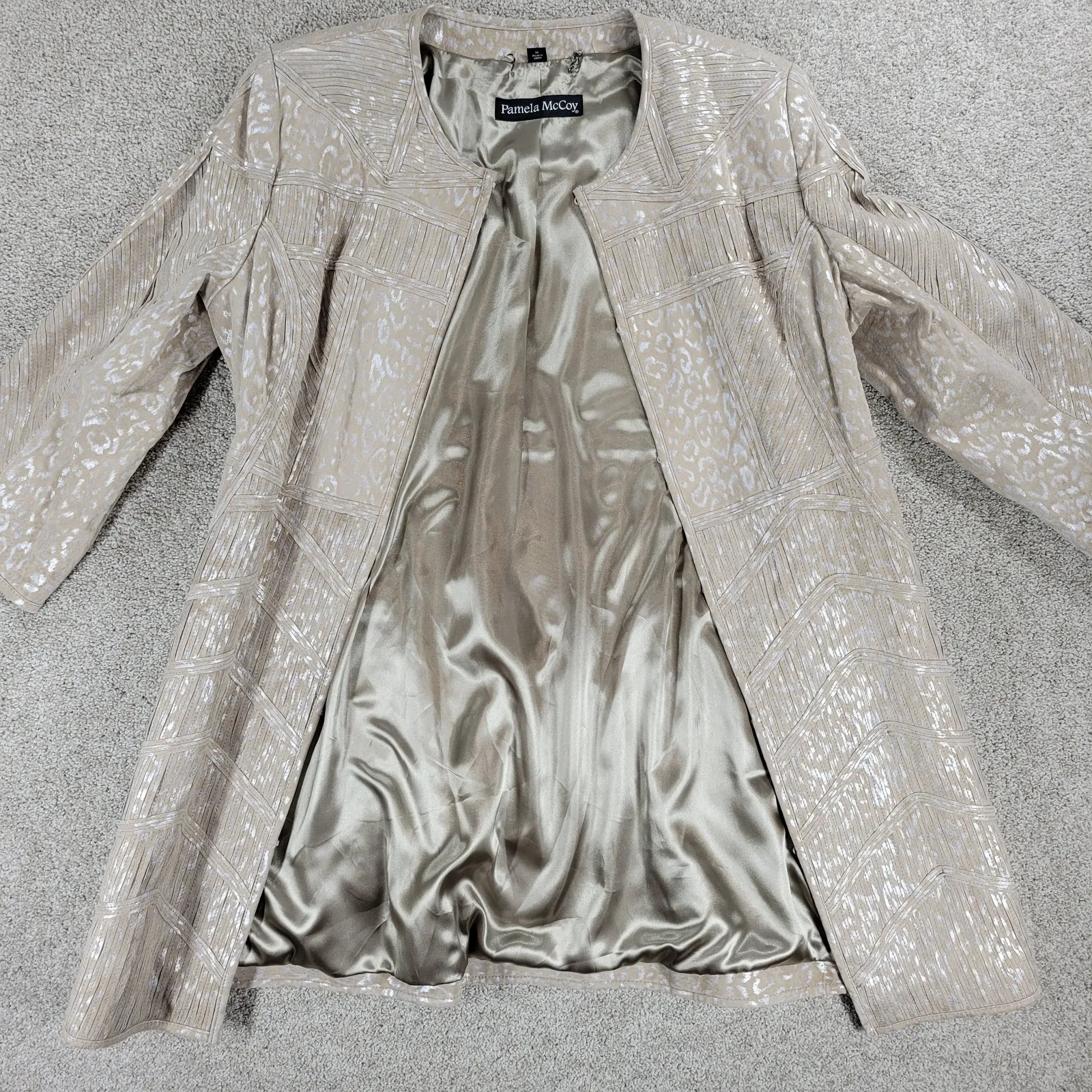 Pamela McCoy Leather‎ Jacket Womens M Cream Silver Animal Print Banded Longline Size M - Image 11