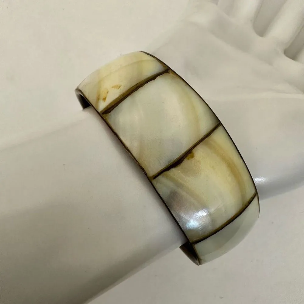 Vintage inlaid mother of pearl and brass bangle bracelet - Image 3