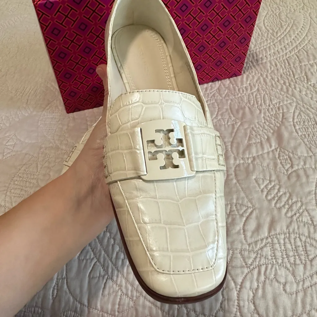 Tory Burch Cream Croc-Embossed Loafers - Image 8