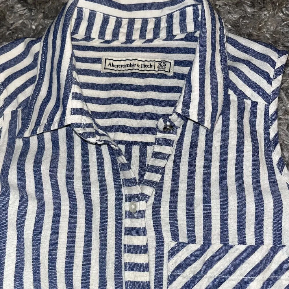 Abercrombie and Fitch pin stripe button up romper size xs - Image 4