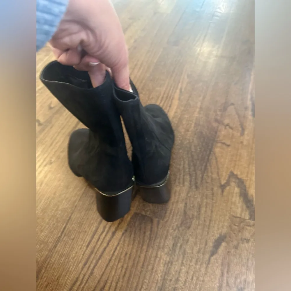 Zara faux suede Block heeled black booties With Gold Details  Size 40/ US 9.5 - Image 8