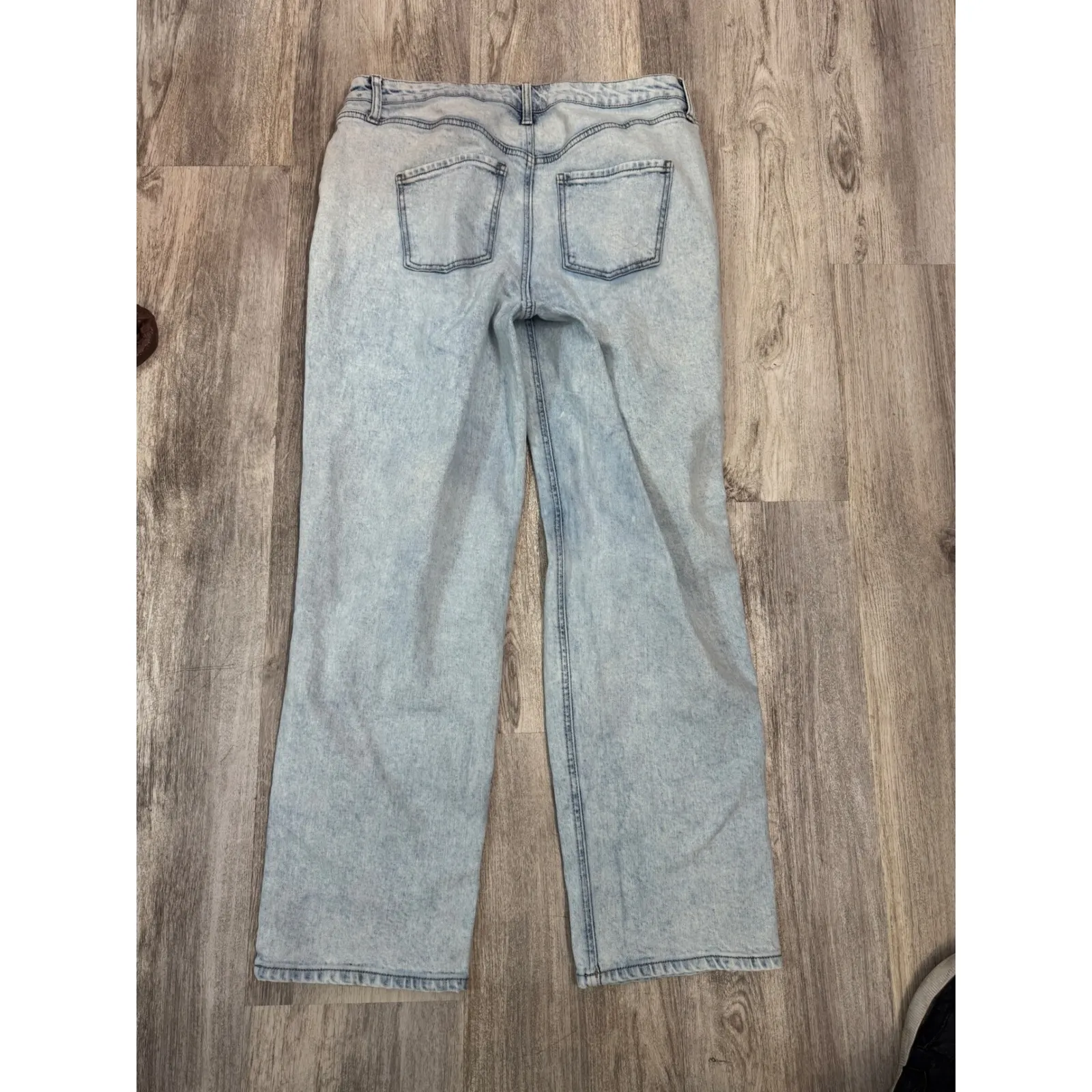 Arula Women's Size 12 Light Wash Distressed Wide Leg Jeans Style 112498A Blue - Image 2