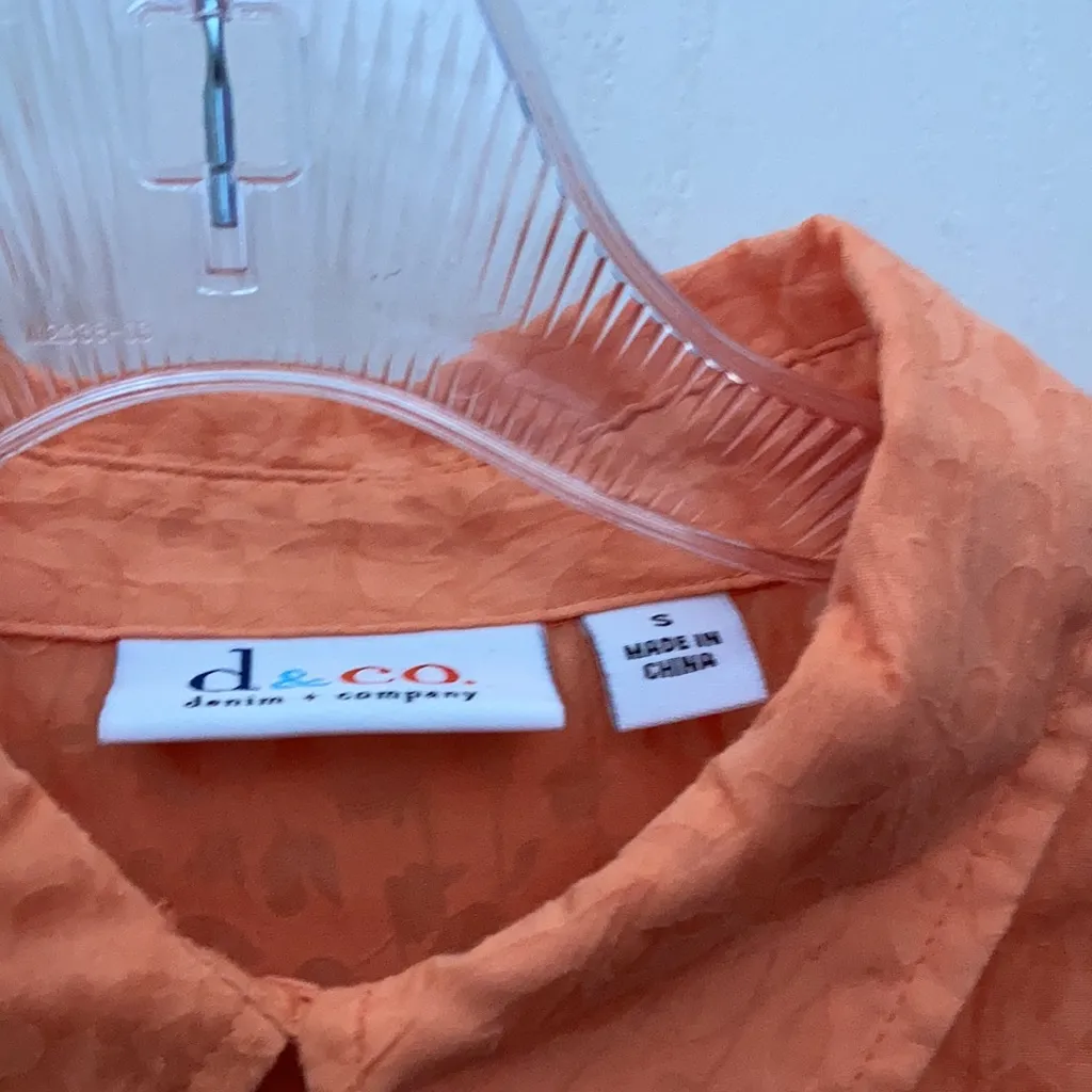 FINAL MARKDOWN Denim and company blouse small - Image 3