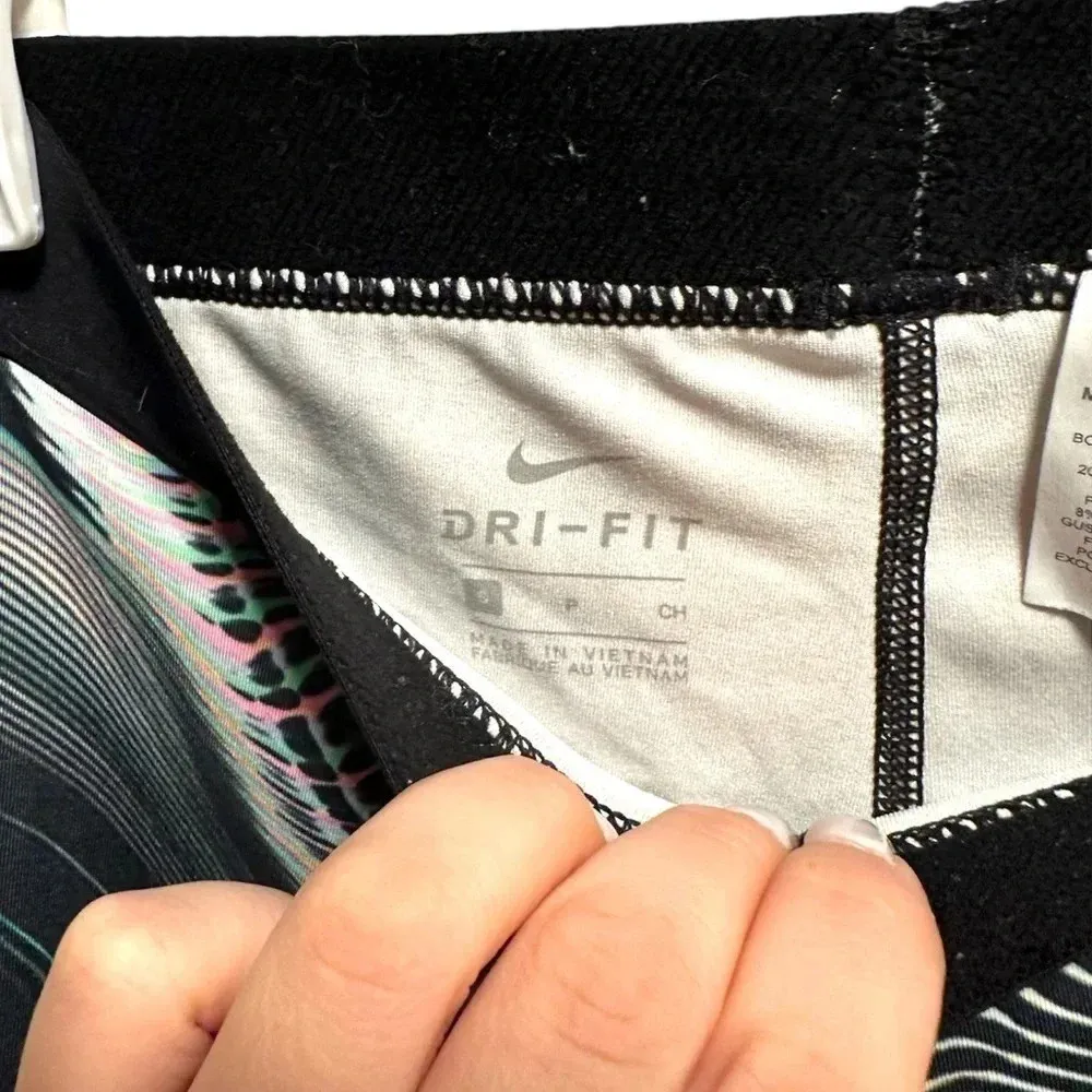 NIKE PRO DRI FIT WHITE BLACK MULTICOLORED CAPRI LEGGINGS - Image 3