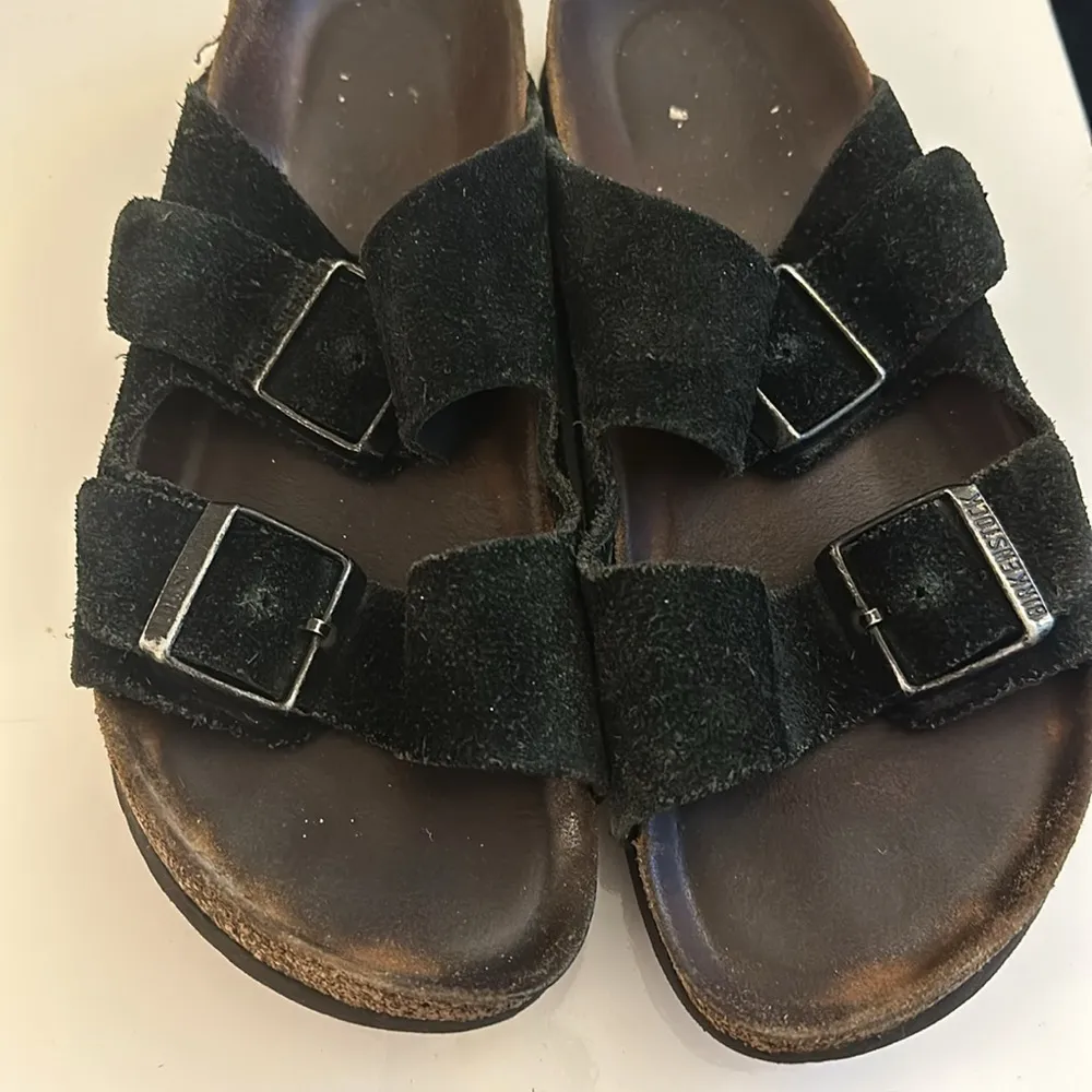 Birkenstock Arizona women’s sandal. Black and Suade straps. Size 38 - Image 2