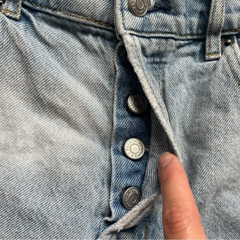 PacSun Featherweight Vintage Cotton “The Icon High Rise” Light Wash Denim Short - Image 3