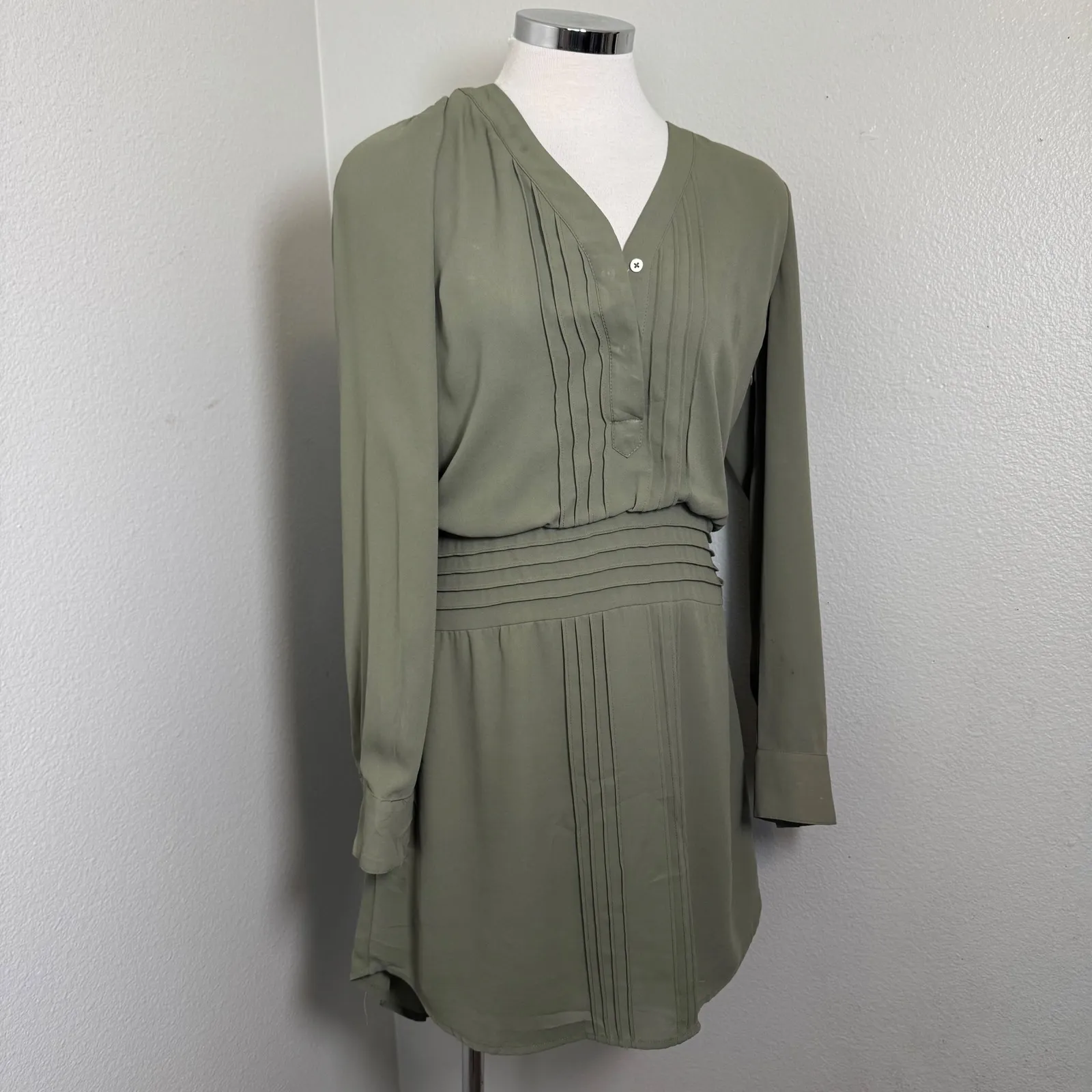 White‎ House Black Market Olive Green Pleated V Neck Shirt Dress Size 6 - Image 5