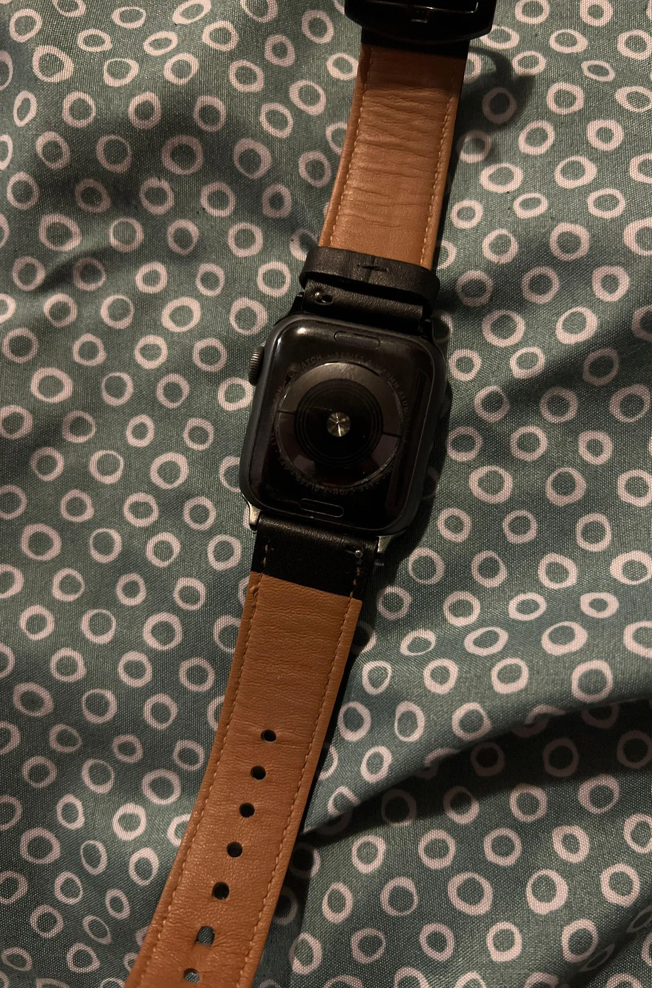 Watch Series 4 40mm - Image 2