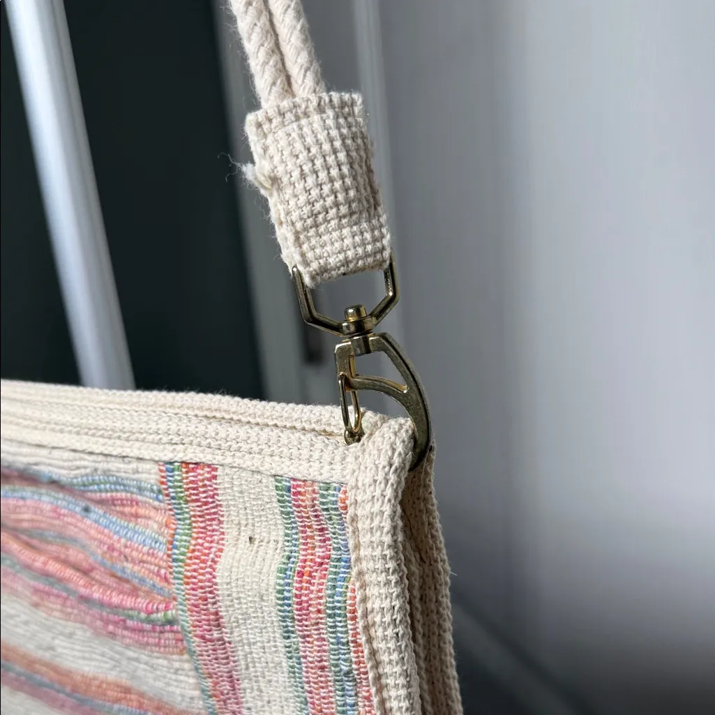 Carpetbags of America Chic Striped Shoulder Bag in Cream and Red - Image 8