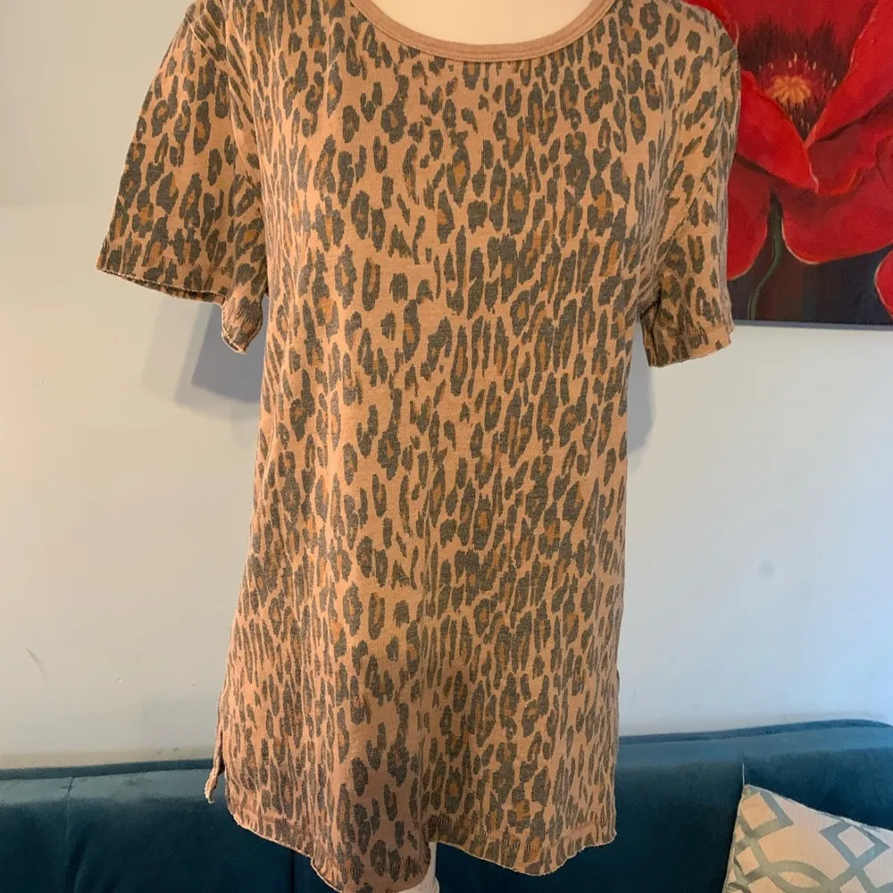 FREE PEOPLE Top shirt Womens Size XS Leopard Print Short Sleeves Casual - Image 5