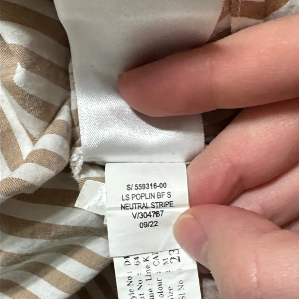 Old Navy The Boyfriend Shirt Tan Striped Button Down Shirt Preppy size M - Image 12