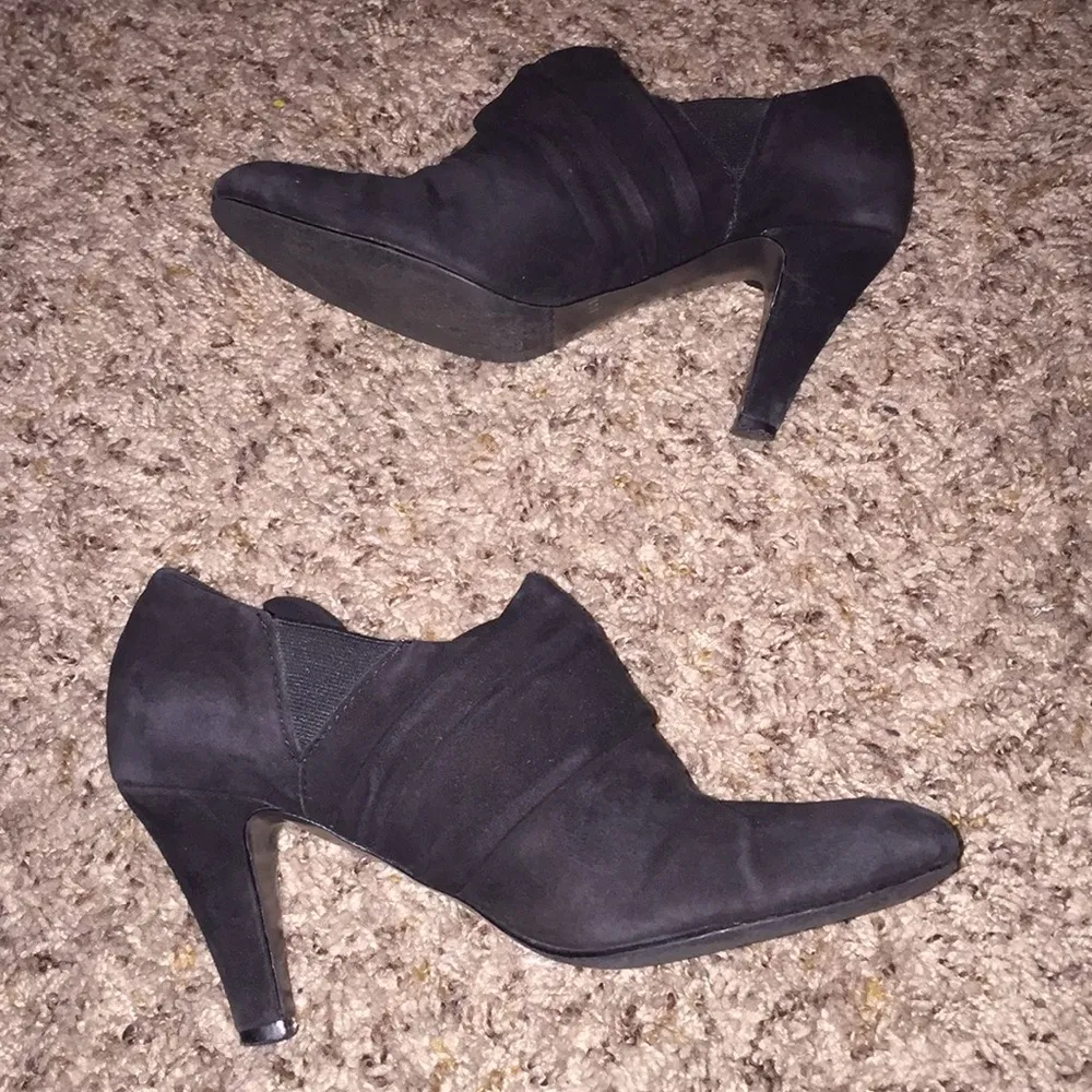 Black Tahari Greyson Bow Bootie Heals Size 6 - Image 3