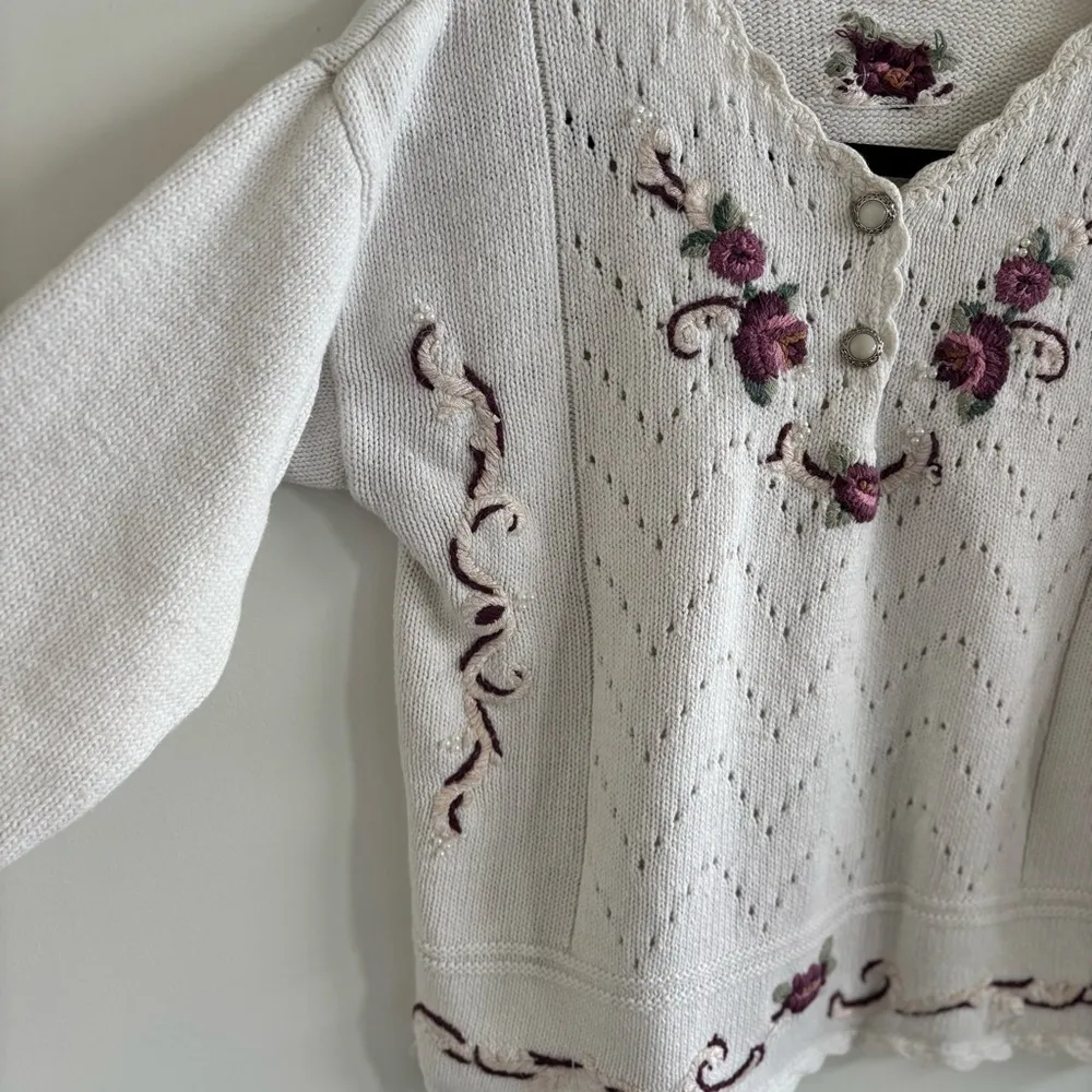 Handmade Vintage Women's Unique Floral Knit White Sweater Button Details Medium - Image 4