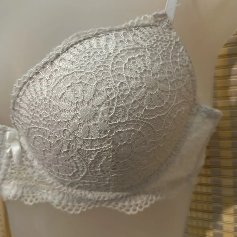 Rene Rofe Lingerie White Lace Overlay Padded Underwire Push Up Bra 36C Size undefined - Image 7