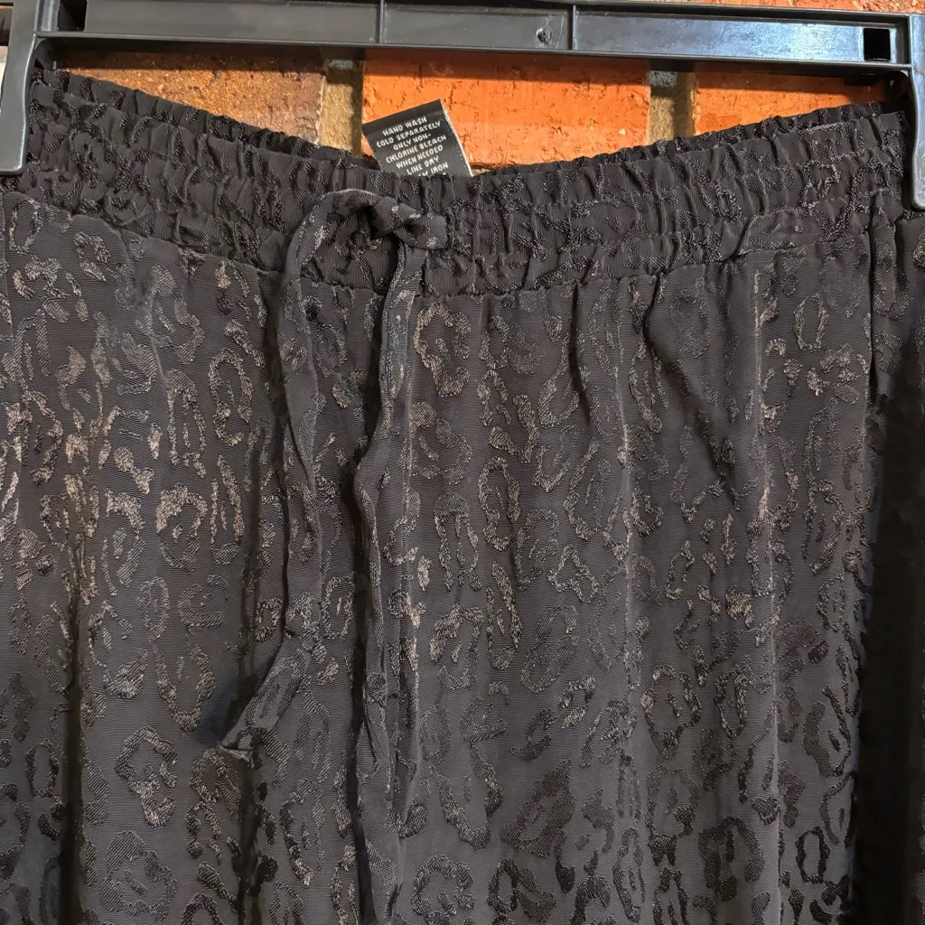 Lane Bryant womens pull on animal print satin feel jogger pants black 18/20. - Image 3