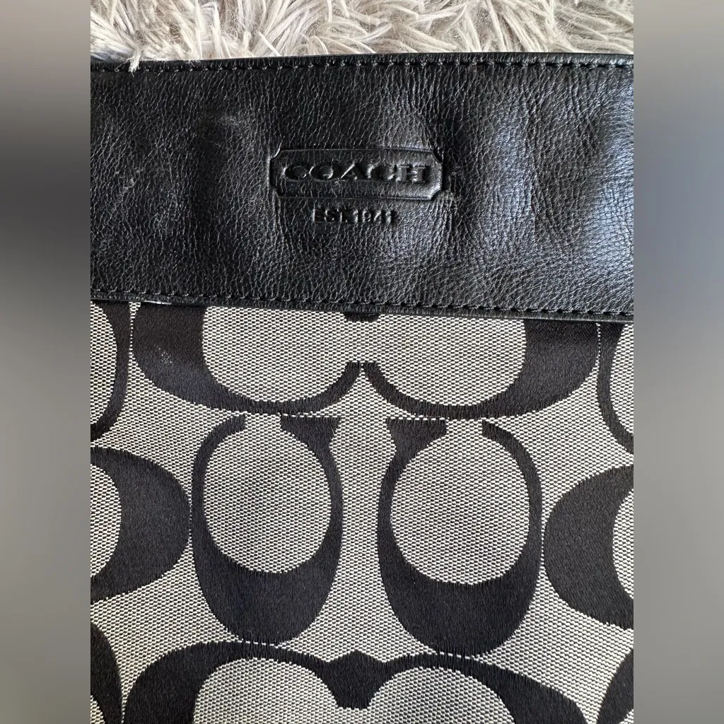 Coach Signature Canvas Hobo Shoulder Bag – Black & Khaki – Y2K Classic - Image 3